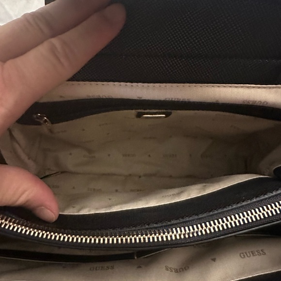 GUESS Noelle Girlfriend Satchel - Picture 6 of 10
